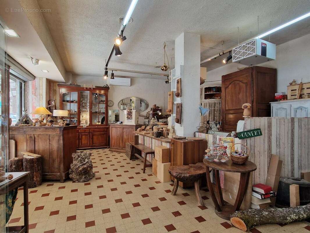 local commercial - Maison à LE BUGUE