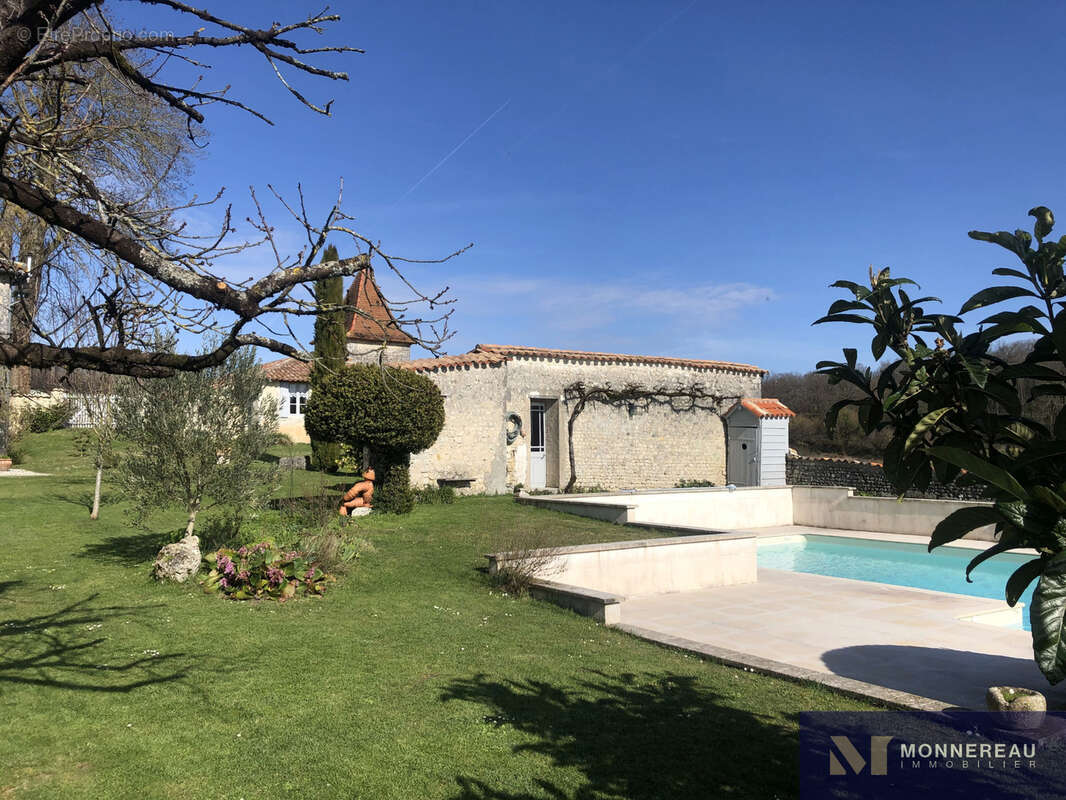 Maison à BRIE-SOUS-BARBEZIEUX