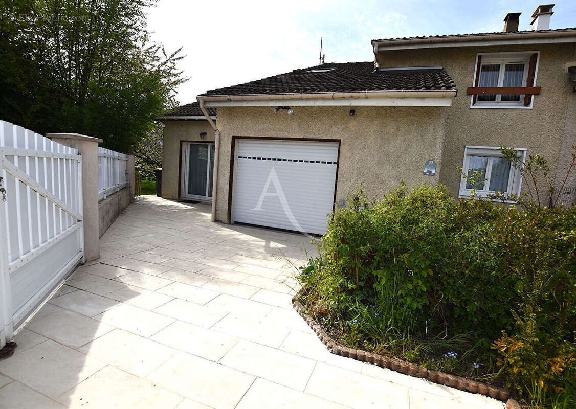 Maison à COMBS-LA-VILLE