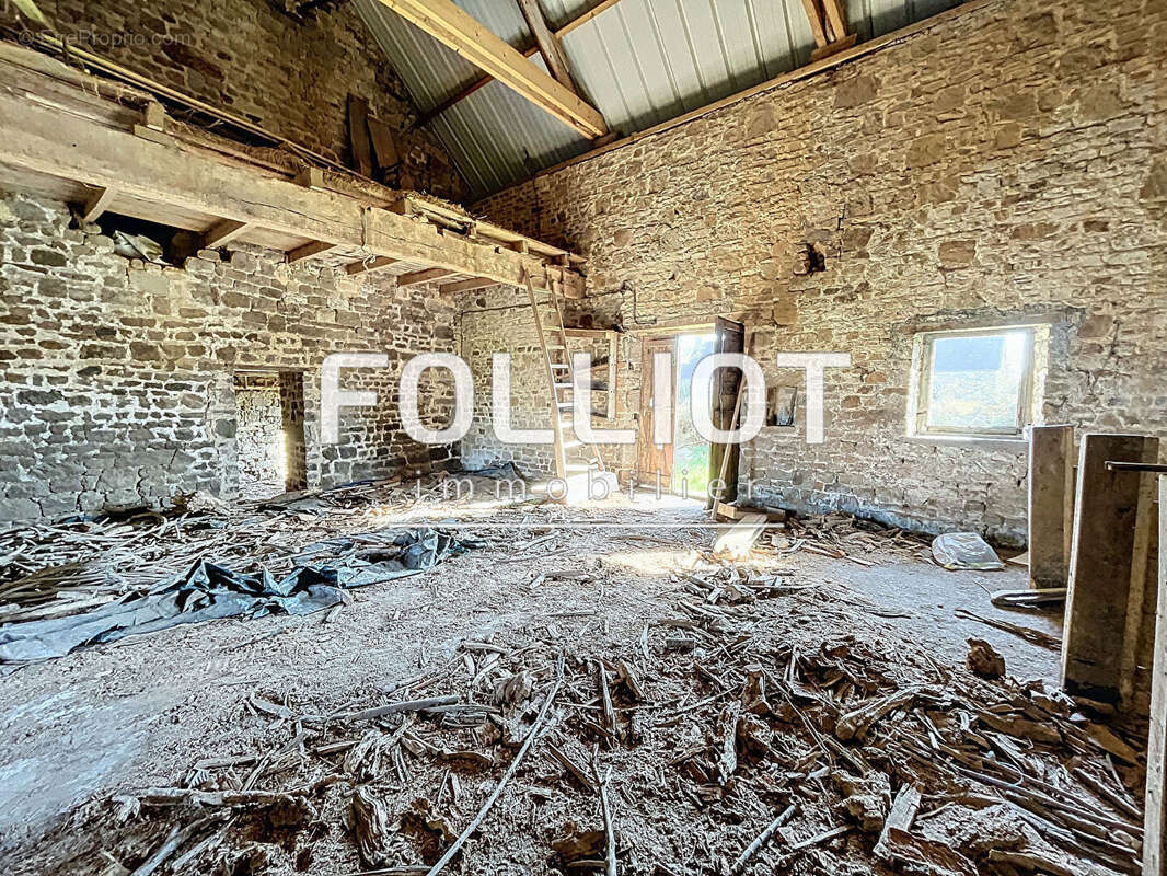 Maison à MONTAIGU-LES-BOIS