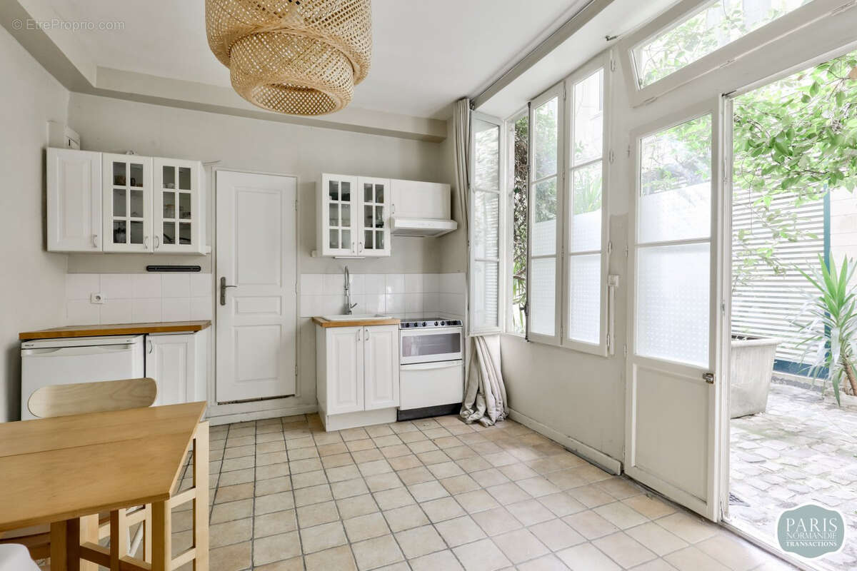 Appartement à PARIS-1E