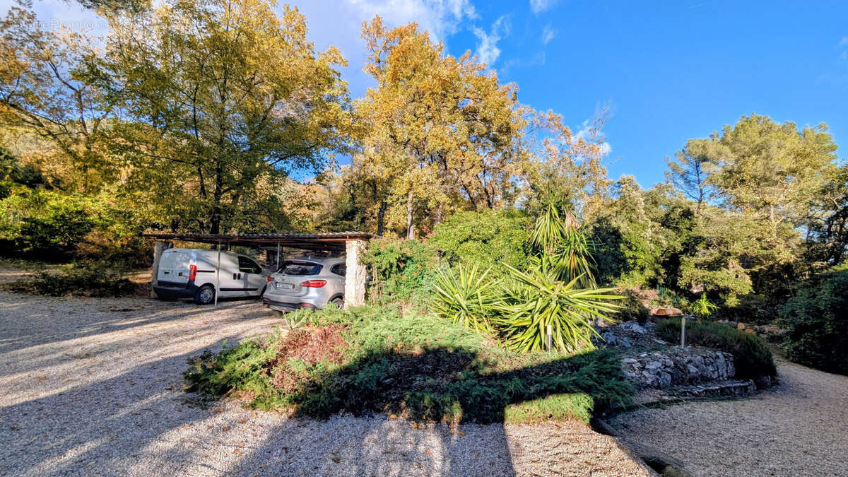 Maison à TOURRETTES-SUR-LOUP