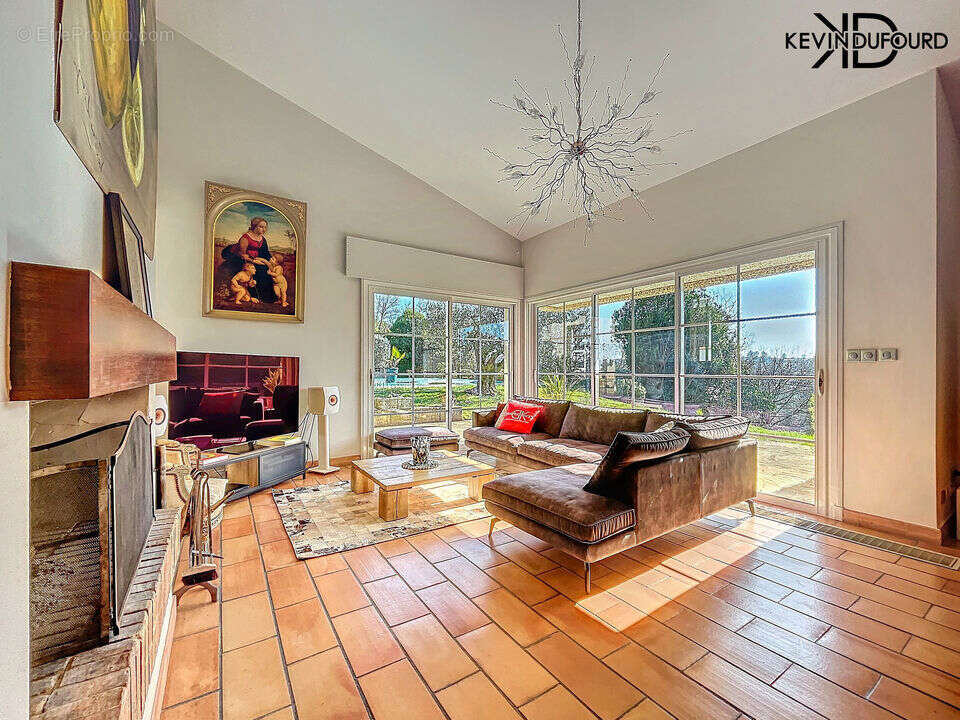 Maison à SAINT-ETIENNE-DE-FONTBELLON