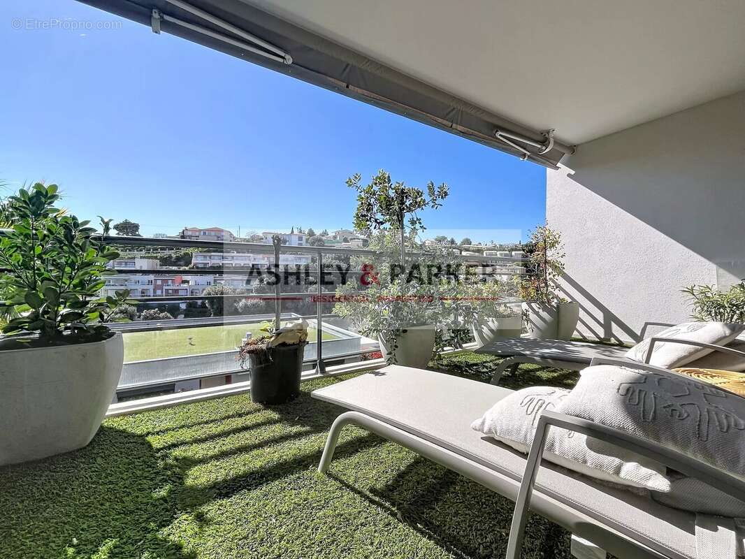 Appartement à SAINT-LAURENT-DU-VAR