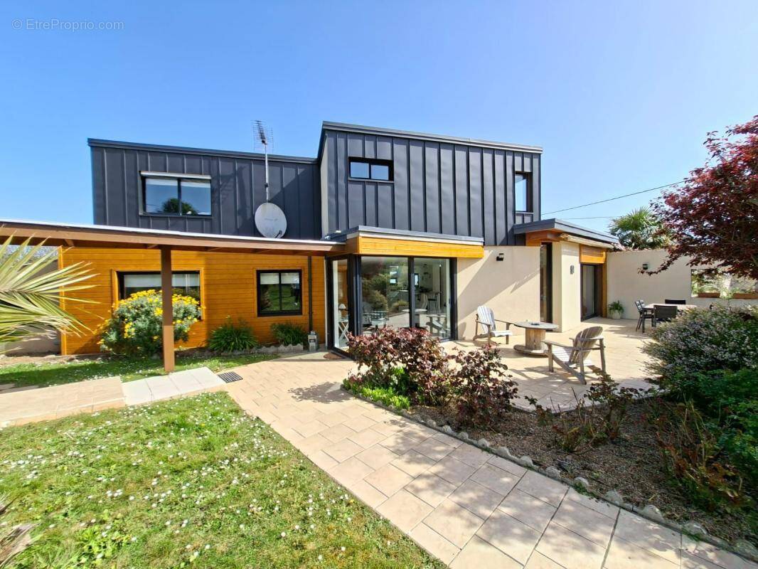 Maison à LOCQUIREC