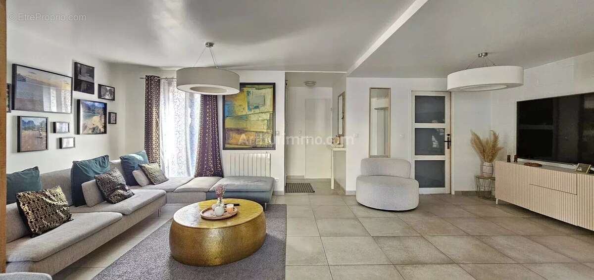 Maison à OLLAINVILLE