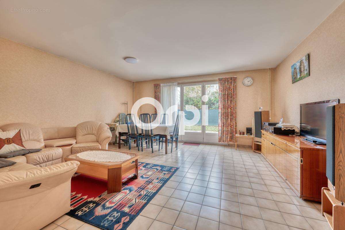 Maison à BUSSY-SAINT-GEORGES