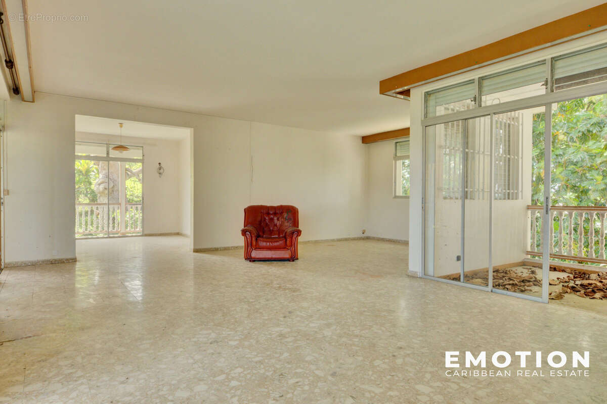 Maison à LES ABYMES