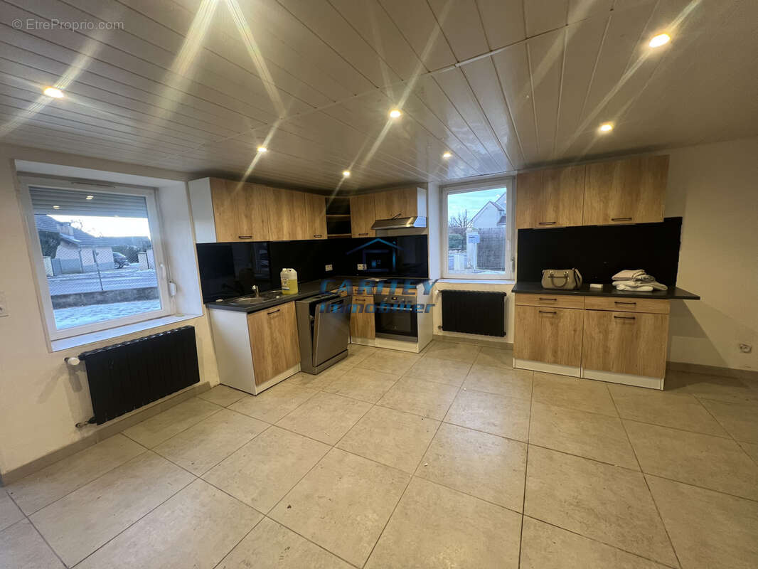 Maison 4 chambres sur 8 ares de terrain - FROIDECONCHE 70300 - photo 2