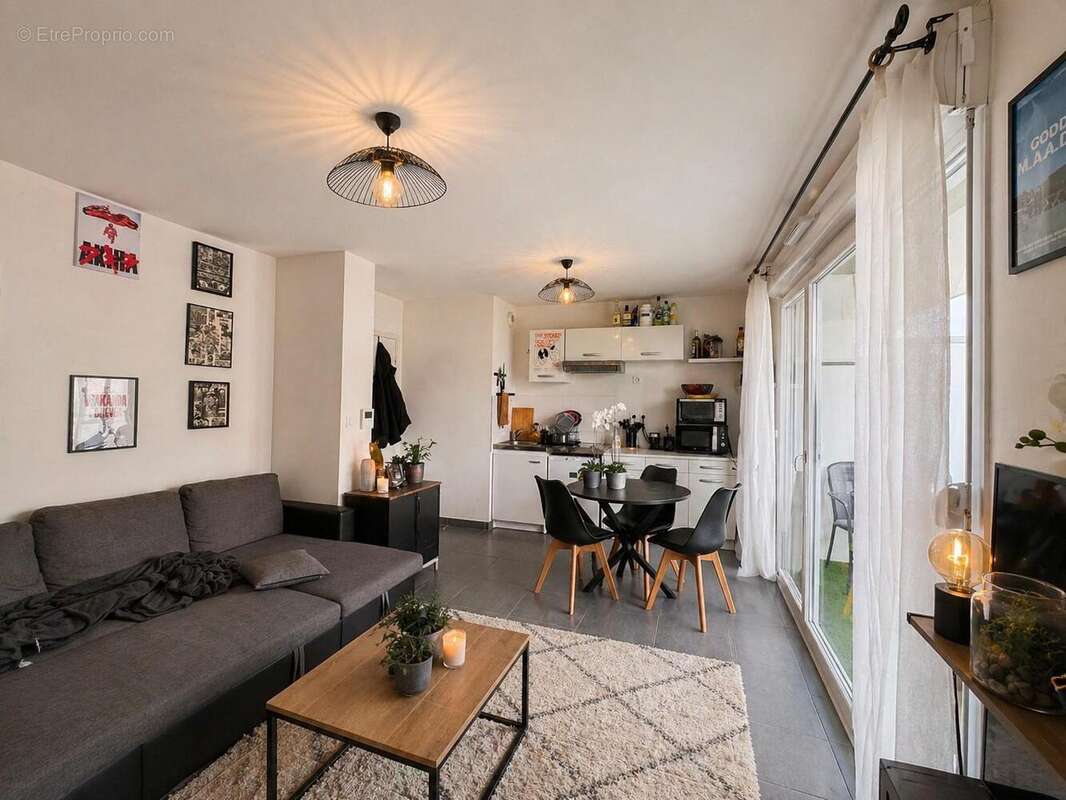   - Appartement à LYON-7E