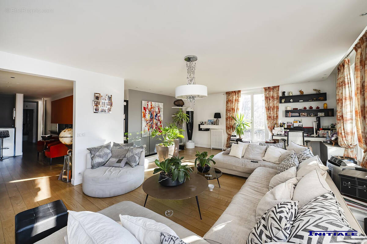 Appartement à PARIS-15E