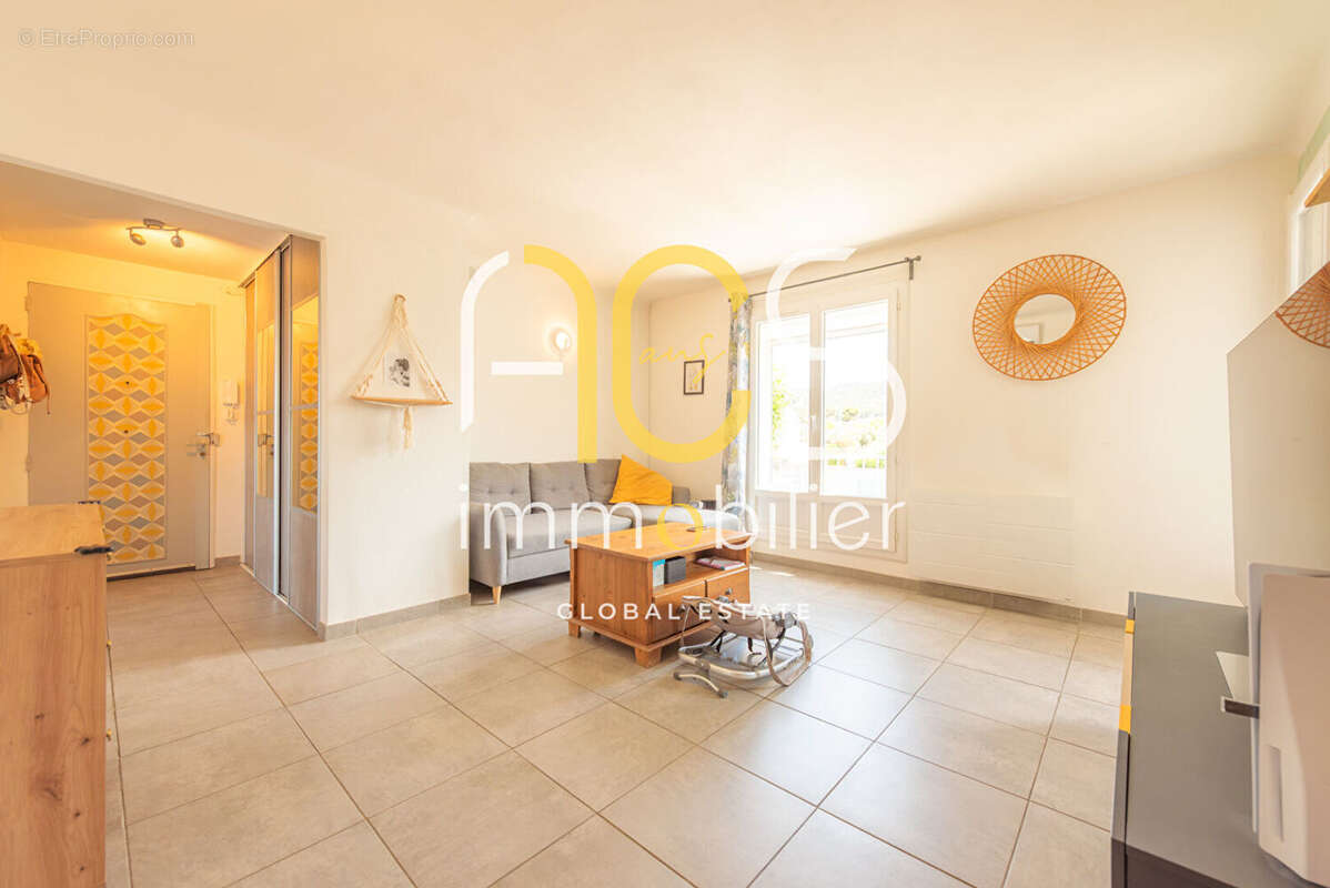 Appartement à CHATEAUNEUF-LES-MARTIGUES