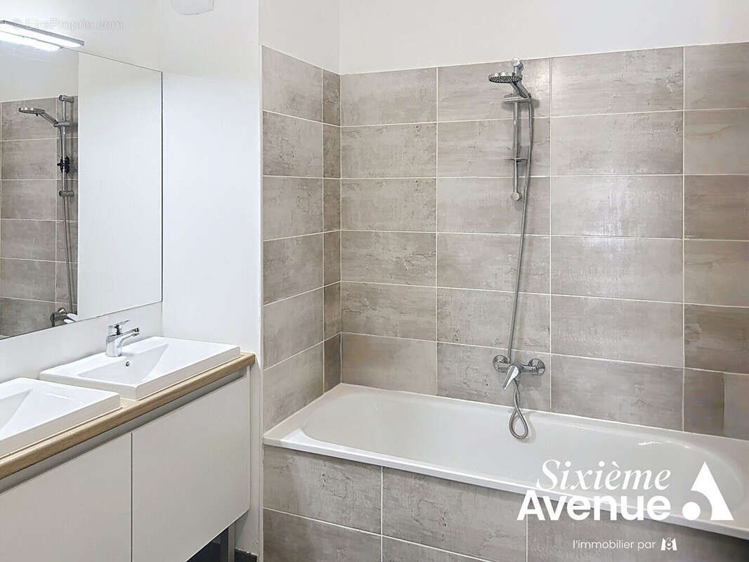 Appartement à SIMANDRES