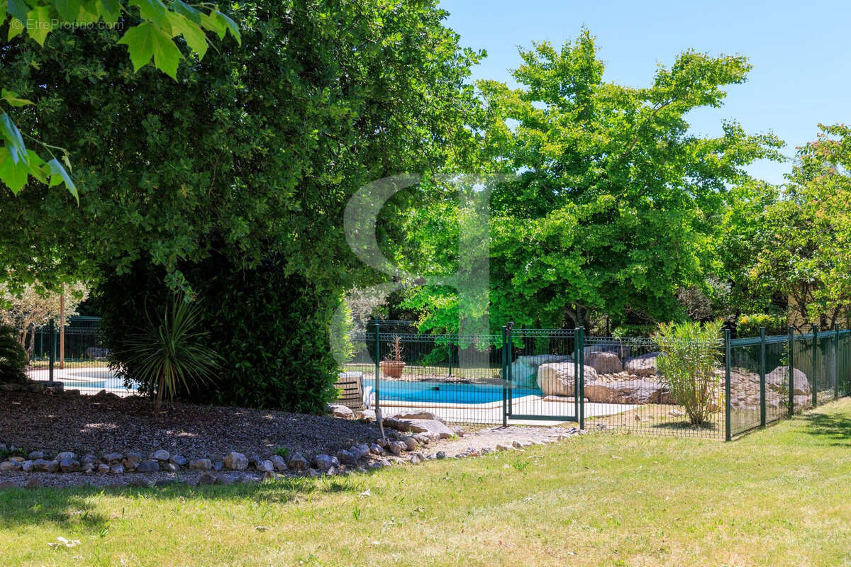 Maison à L'ISLE-SUR-LA-SORGUE