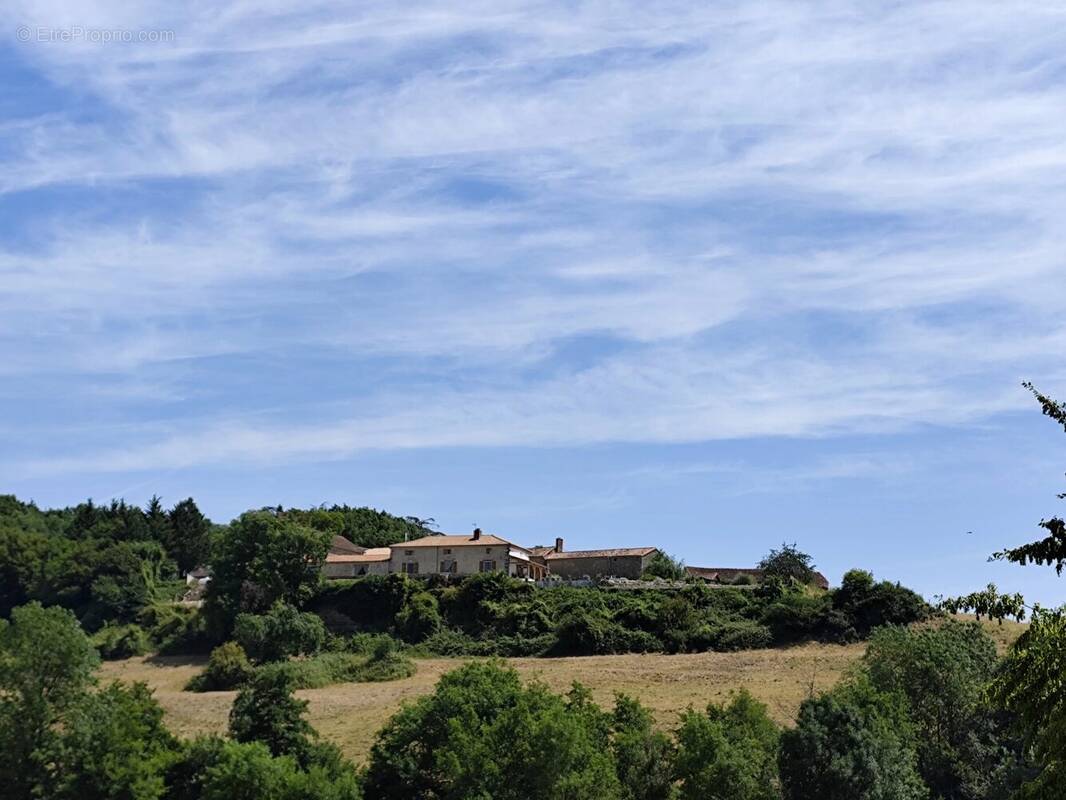 Maison à CHARROUX