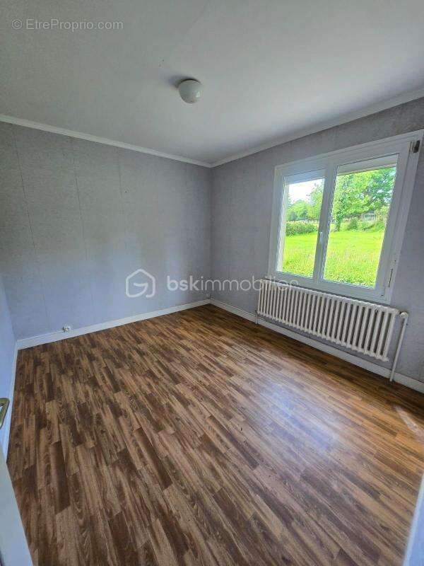 Maison à LA BAZOGE-MONTPINCON