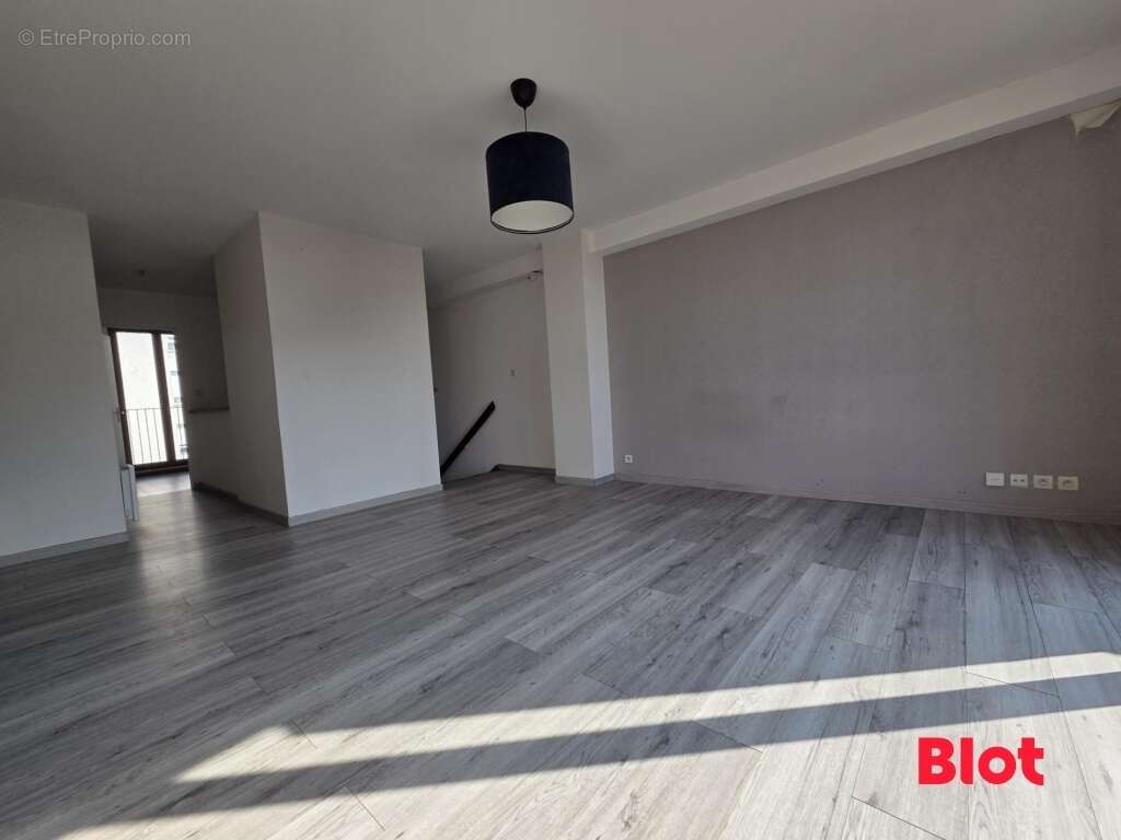 Appartement 60 m² à Saint-Jacques-De-La-Lande  - photo 4