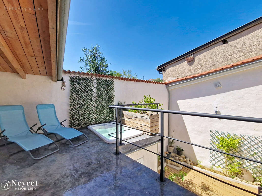 Communay - Maison de ville 151m2 - 4 chambres avec espace bureau - Cour privative de 35m2 - photo 14