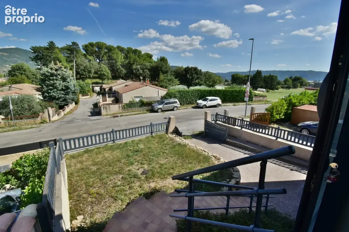Maison rénovée de 100 m² avec double garage, jardin, terrasses - photo 19