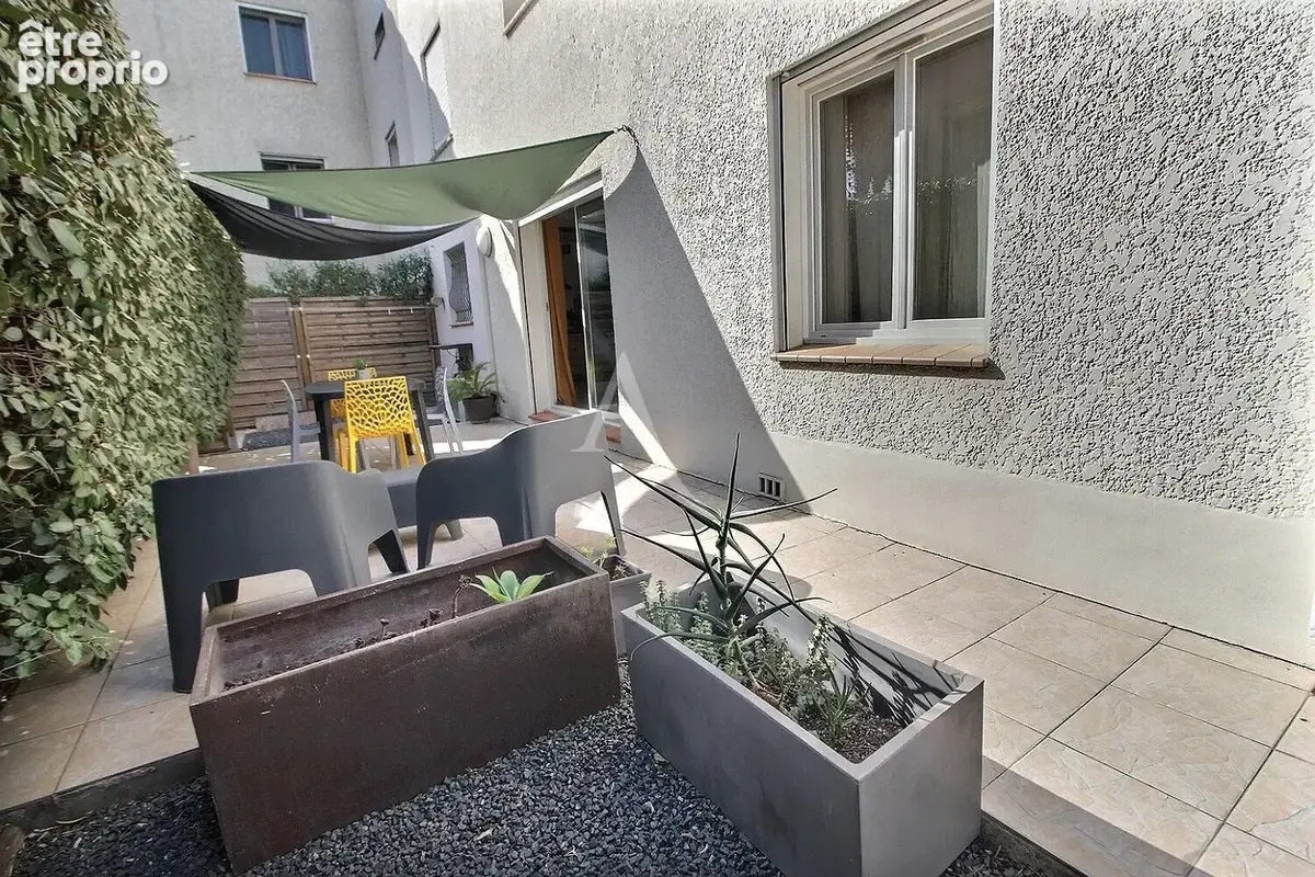 A vendre t3 en rez de chaussée avec extérieur  et 2 places de parking sécurisé. - photo 9