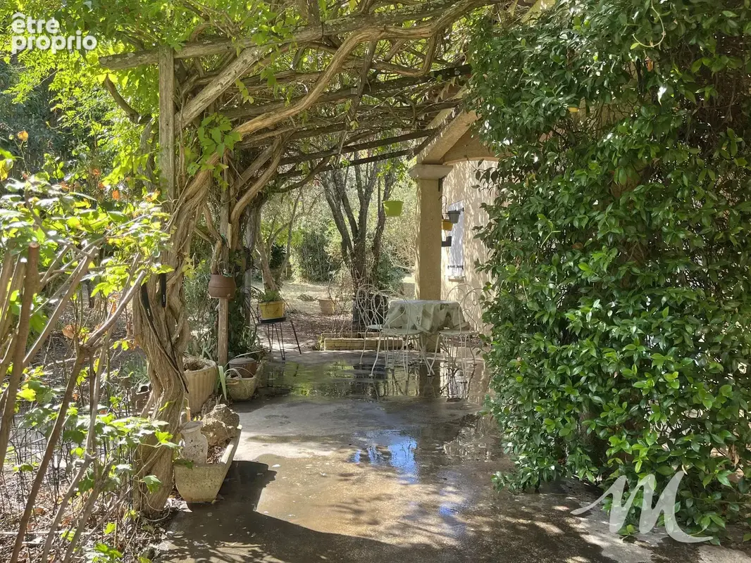 Maison à vendre de plain-pied avec atelier et jardin paysager Barjols 83670 - photo 2
