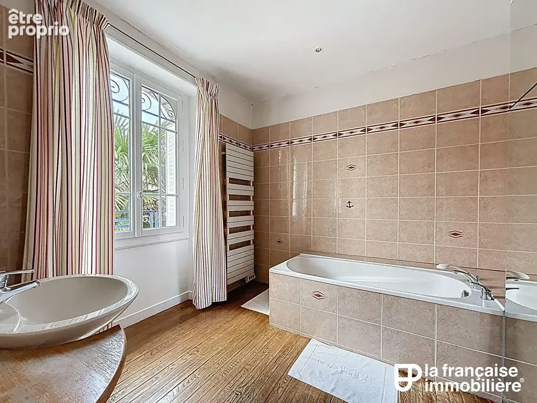 A vendre  - Belle maison en pierre avec jardin, au coeur d'un quartier recherché - photo 9