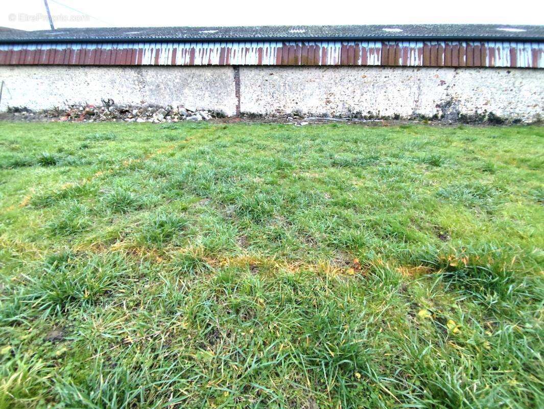 Commerce à TREMBLAY-LES-VILLAGES