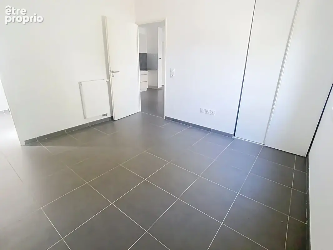Appartement Vitrolles 2 pièce(s) 43m2  avec possibilité d'obtenir une  place de parking privative dans une résidence récente/ Se - photo 9