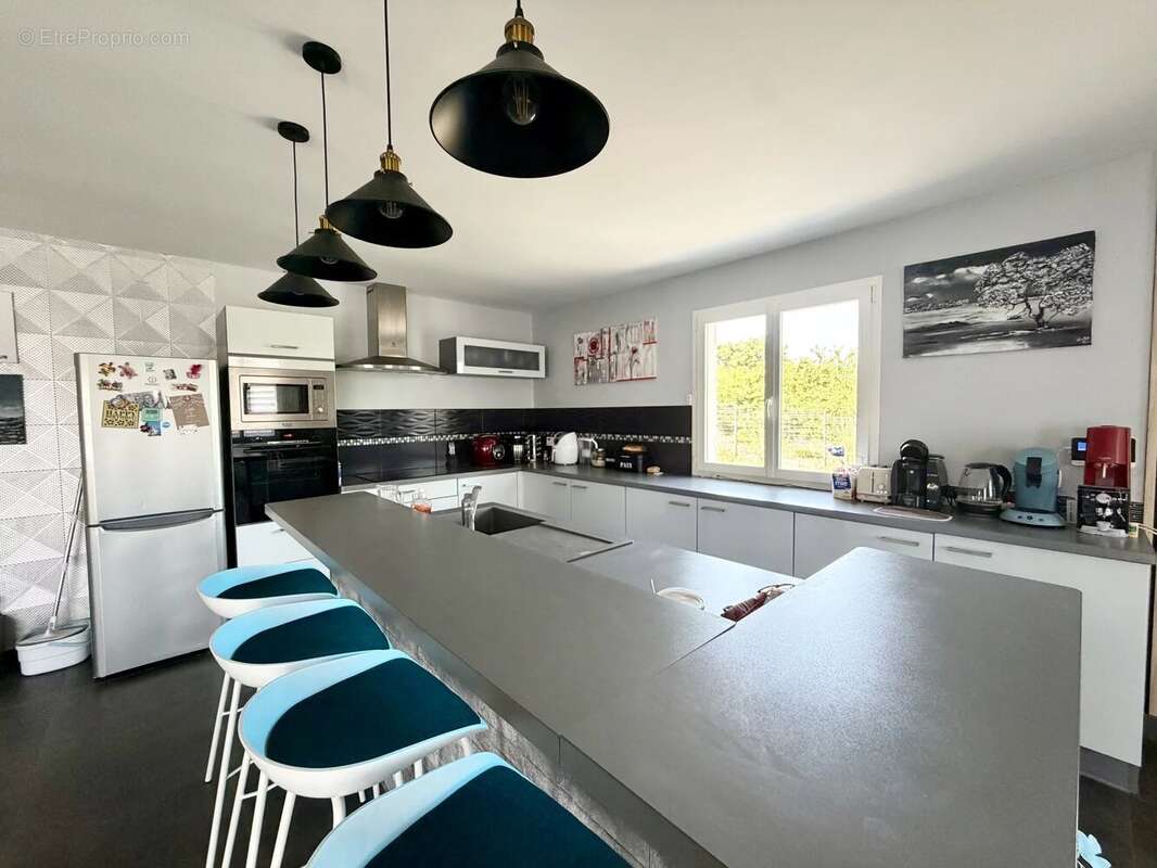 Pérignat-lès-Sarliève : Villa 174m², 4 chambres et spa balnéo - photo 6