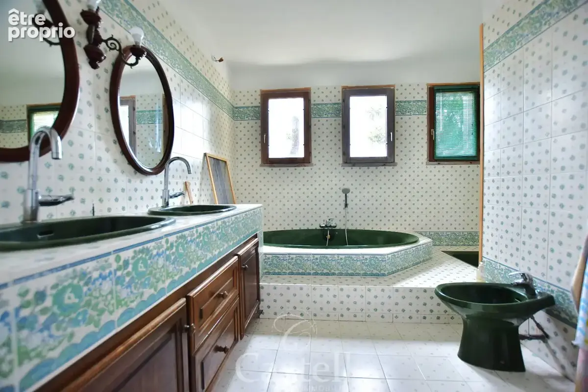 *** Villa familliale de type 5, avec grand sous-sol et piscine...*** - photo 9