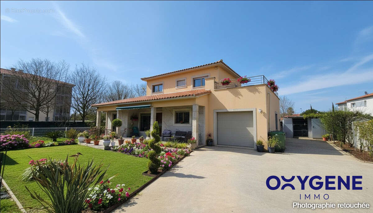 Maison à SAINT-LAURENT-DE-LA-SALANQUE