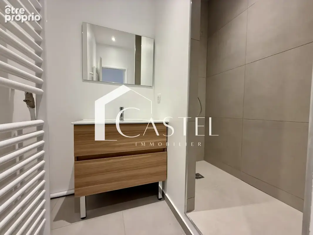 Proche centre, petite résidence, appartement de 3 pièces entièrement rénovée - photo 7