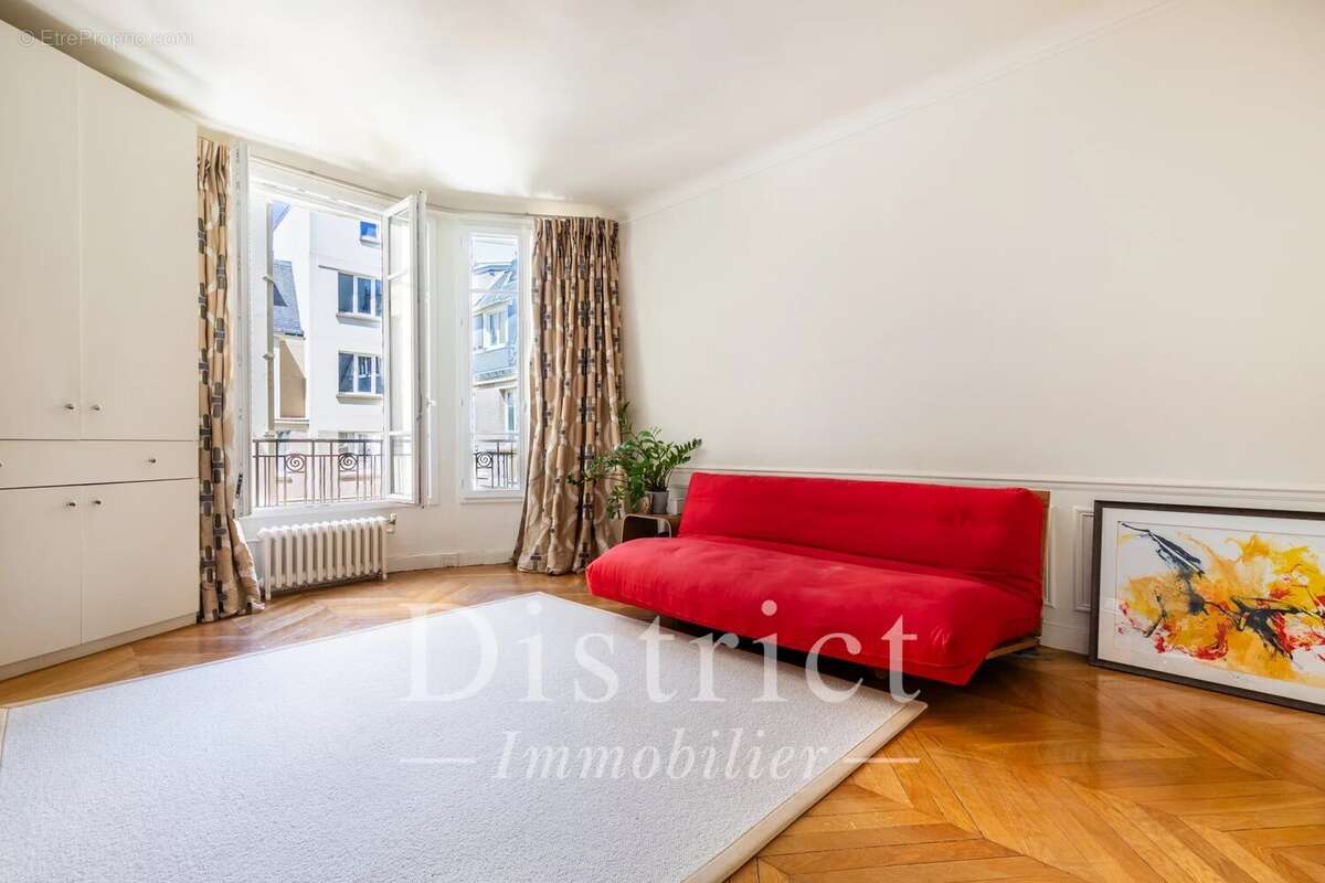 Appartement à PARIS-16E