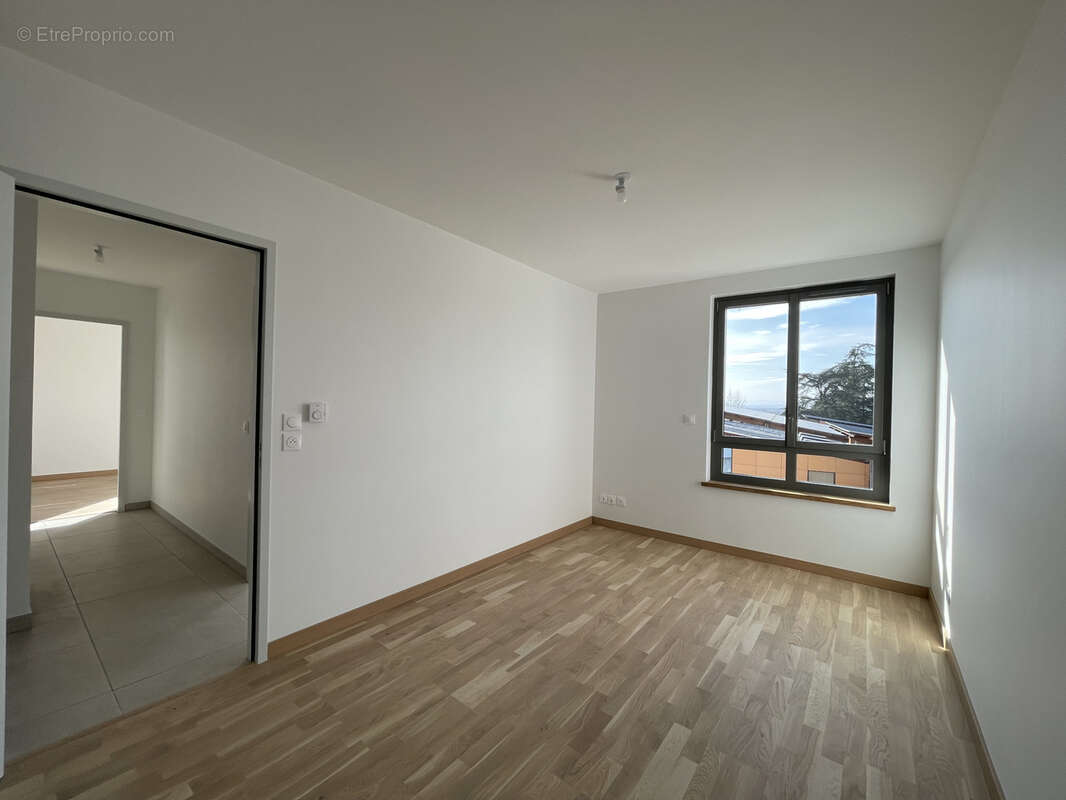 Appartement à LA TOUR-DE-SALVAGNY