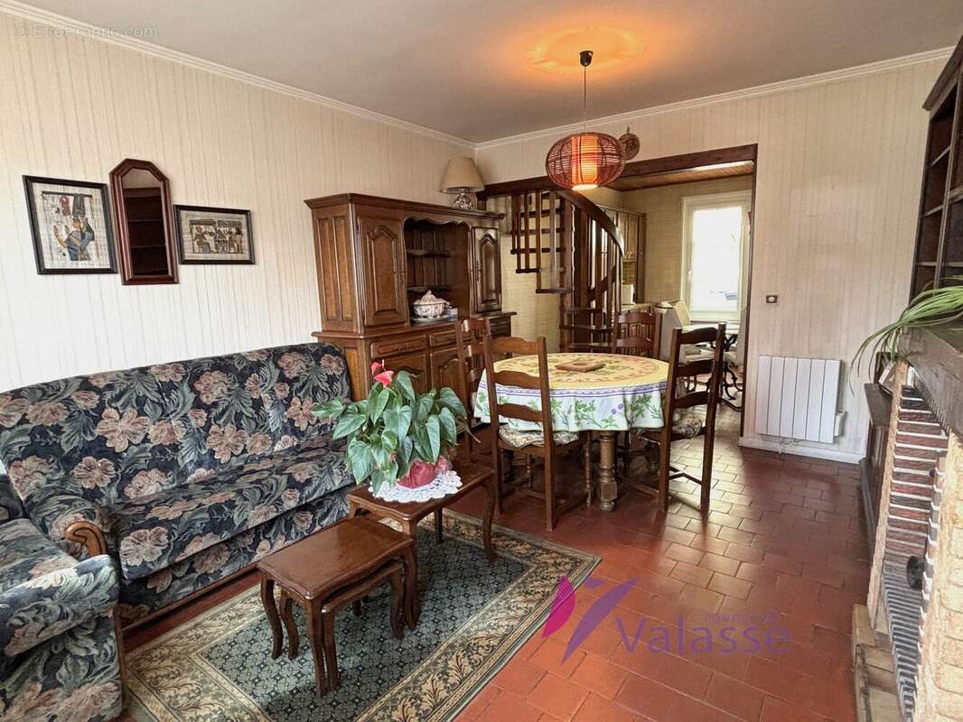 Maison à GRUCHET-LE-VALASSE