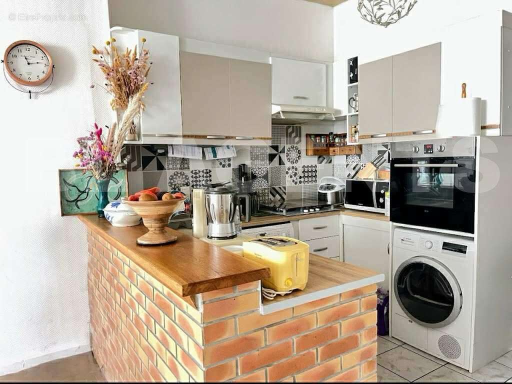 f885672c-5d53-4e68-91b7-d359a5fc751d - Commerce à VILLENEUVE-SUR-YONNE