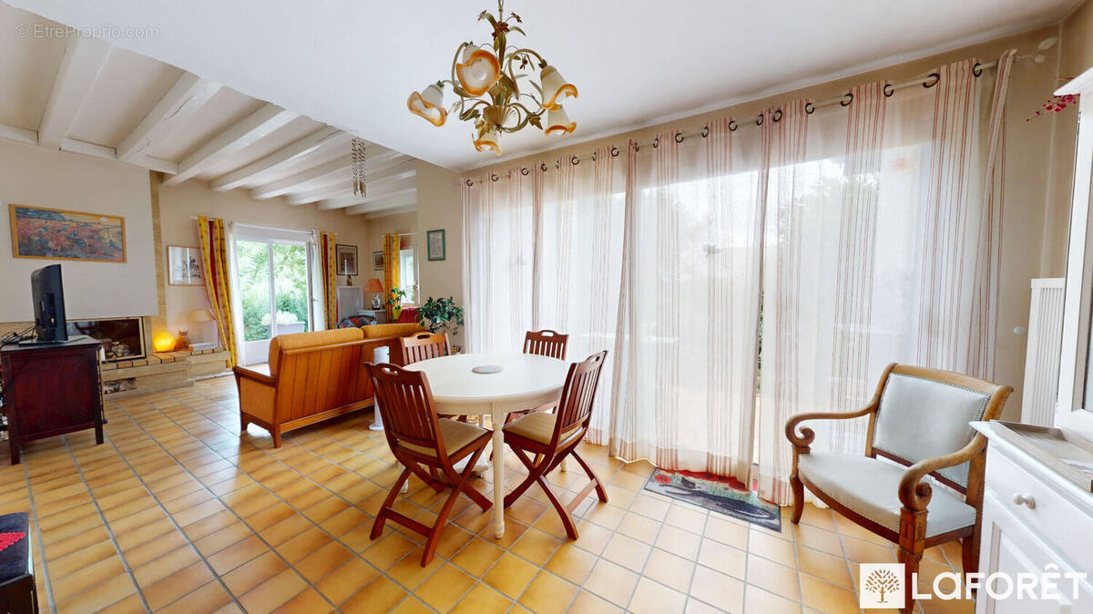 Maison à SAINT-JULIEN-LES-VILLAS