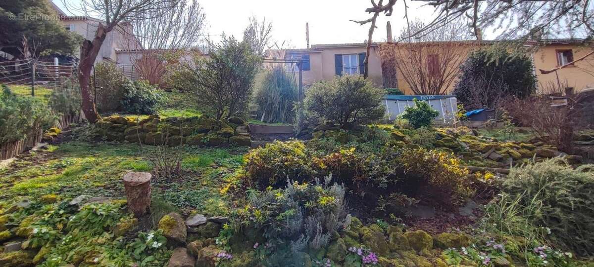 Maison à DECAZEVILLE