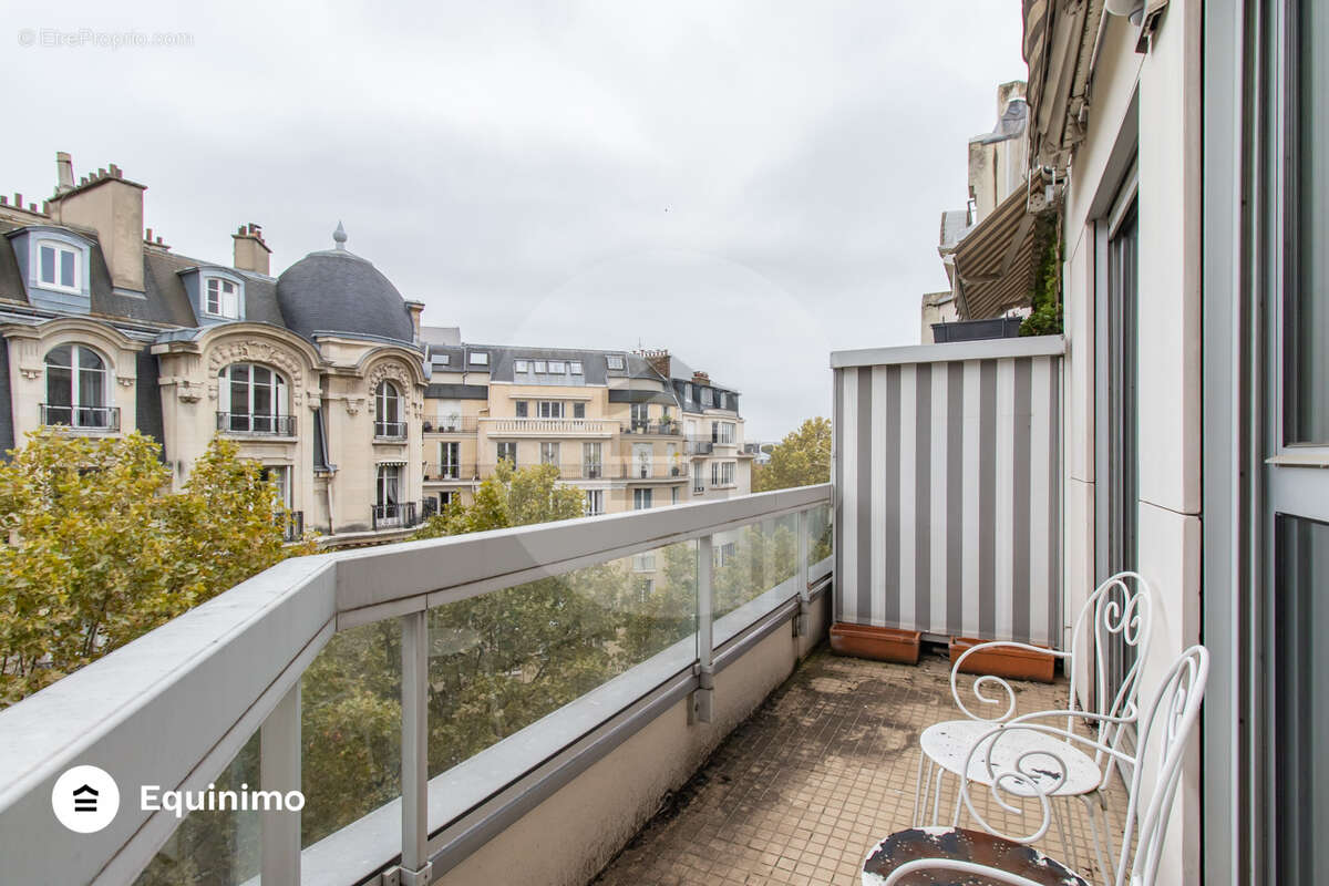 Appartement à PARIS-16E