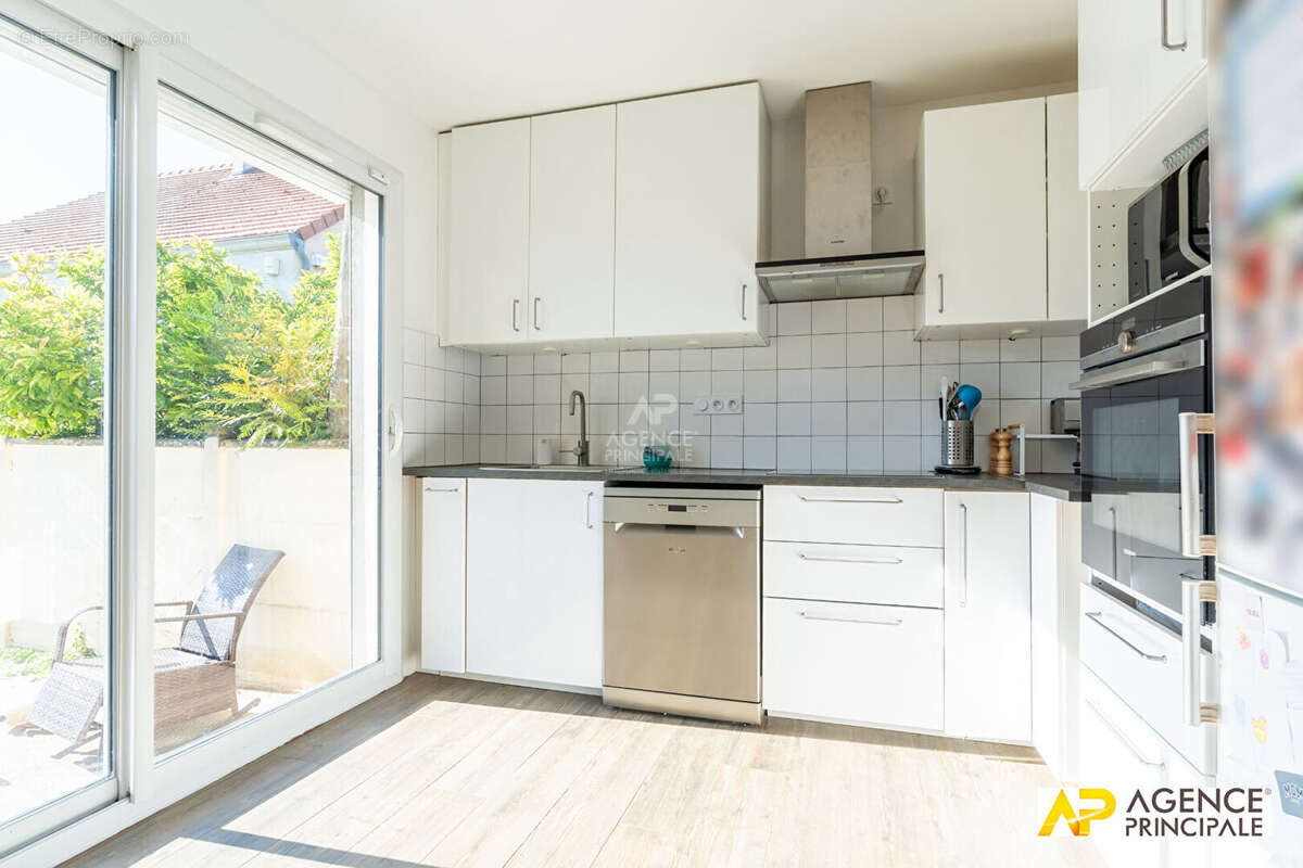 Maison Maisons Laffitte 4 pièce(s) 93 m2  - 3 chambres - sdb sdouche - sous sol total avec bureau - photo 6