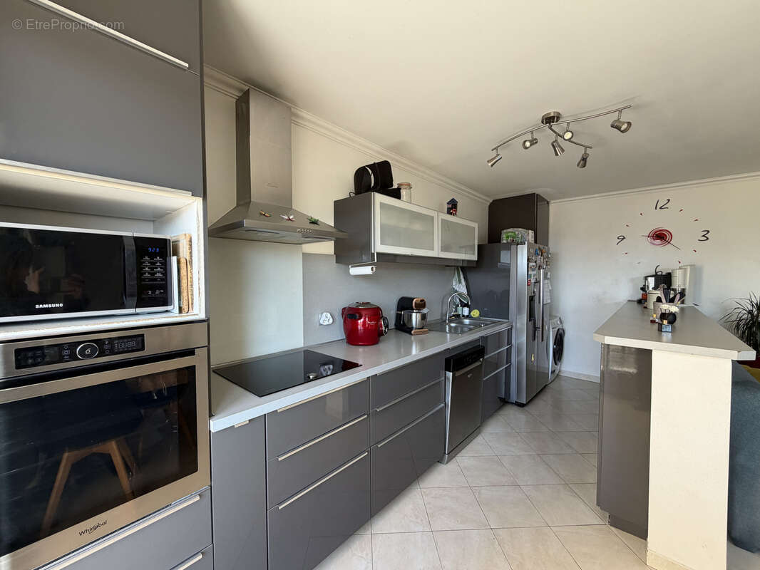 Appartement à CARROS