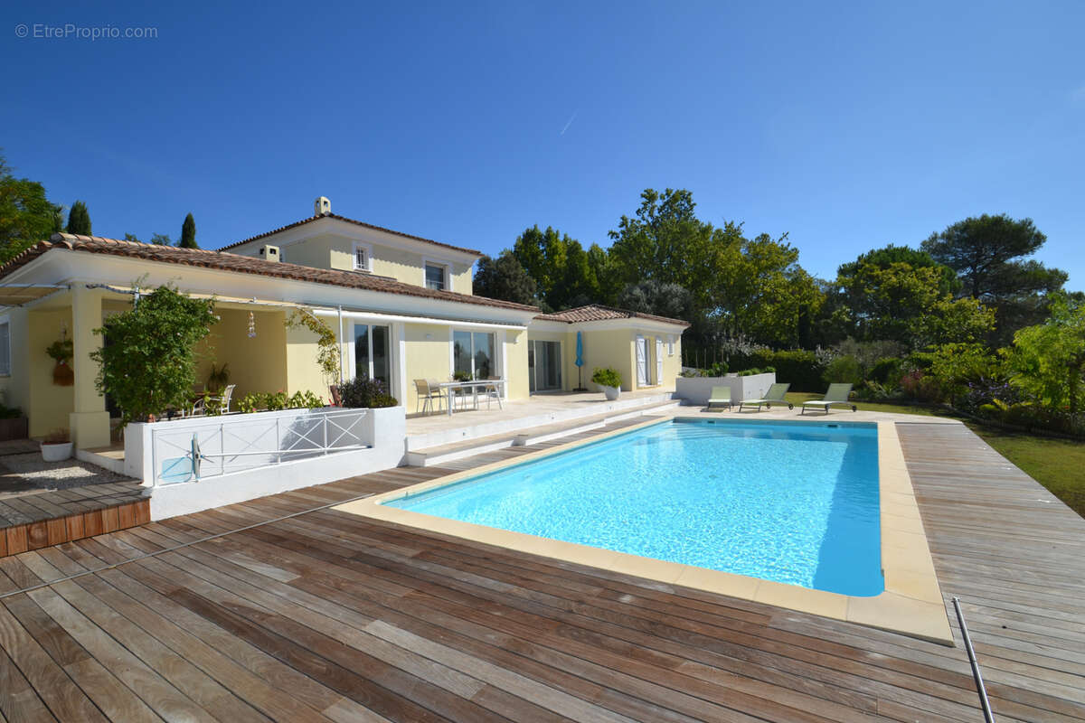 Maison à BAGNOLS-EN-FORET