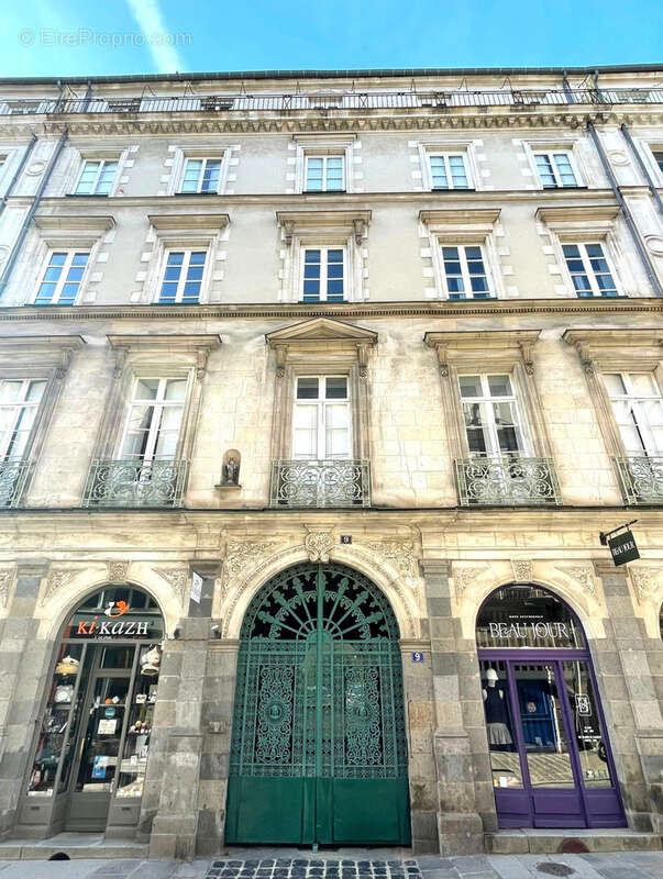 T3 de 58 m2 au sol rénové avec charme - Centre historique - photo 8