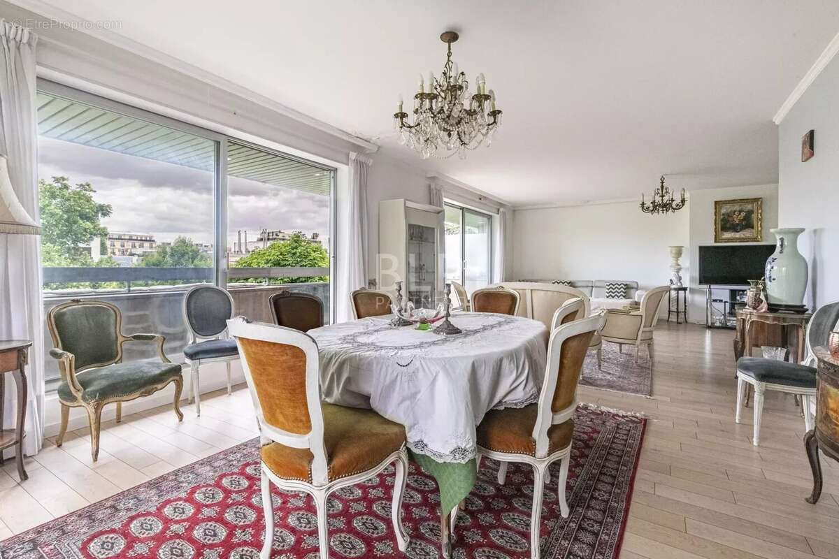Appartement à NEUILLY-SUR-SEINE