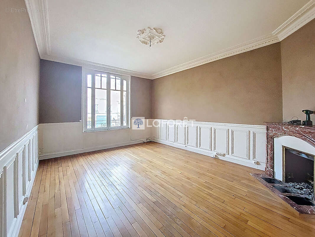 Appartement à LA FERE