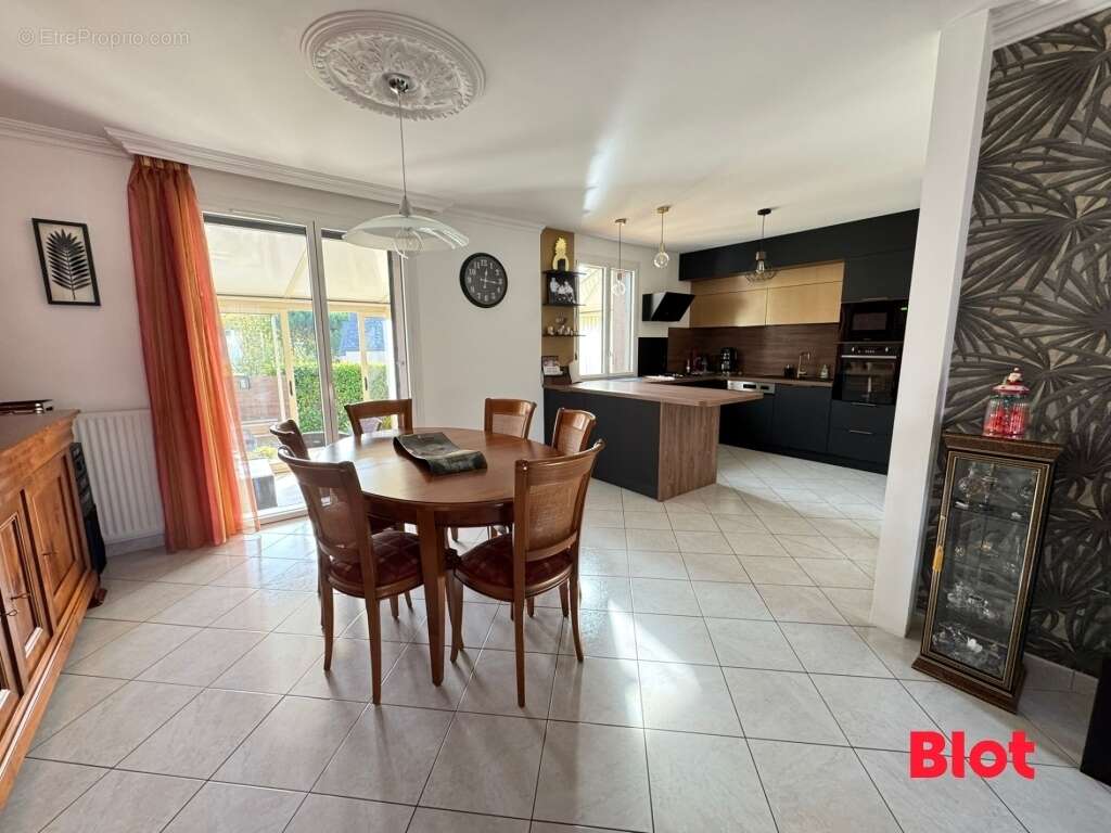 Maison à VERN-SUR-SEICHE