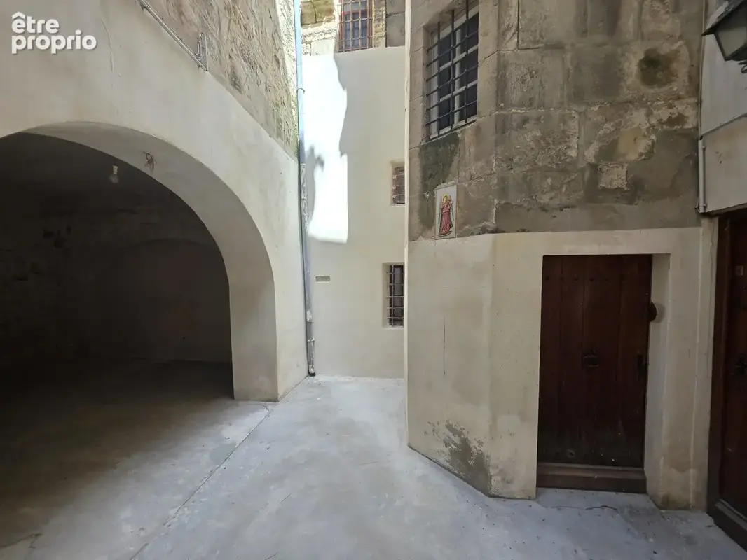 Arles centre ville historique, quartier arènes, maison 230 m2 comprenant un patio, une terrasse et un garage - photo 2