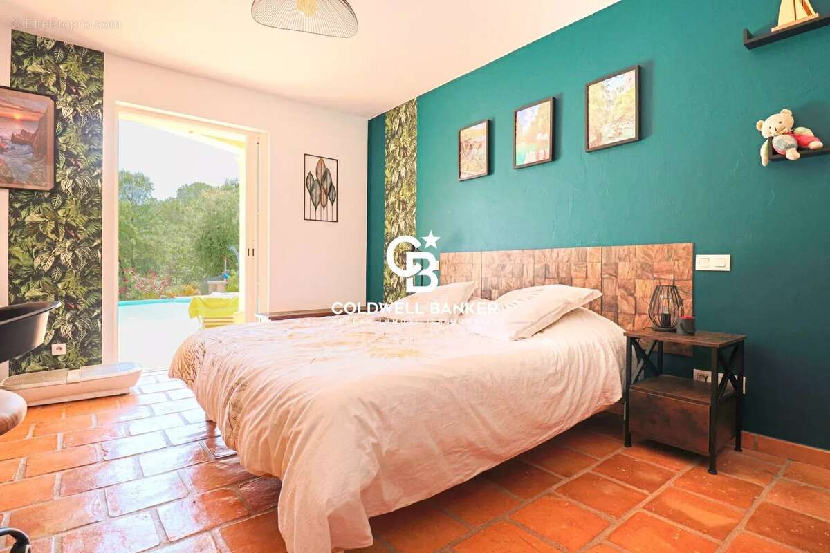 Maison à ROQUEBRUNE-SUR-ARGENS