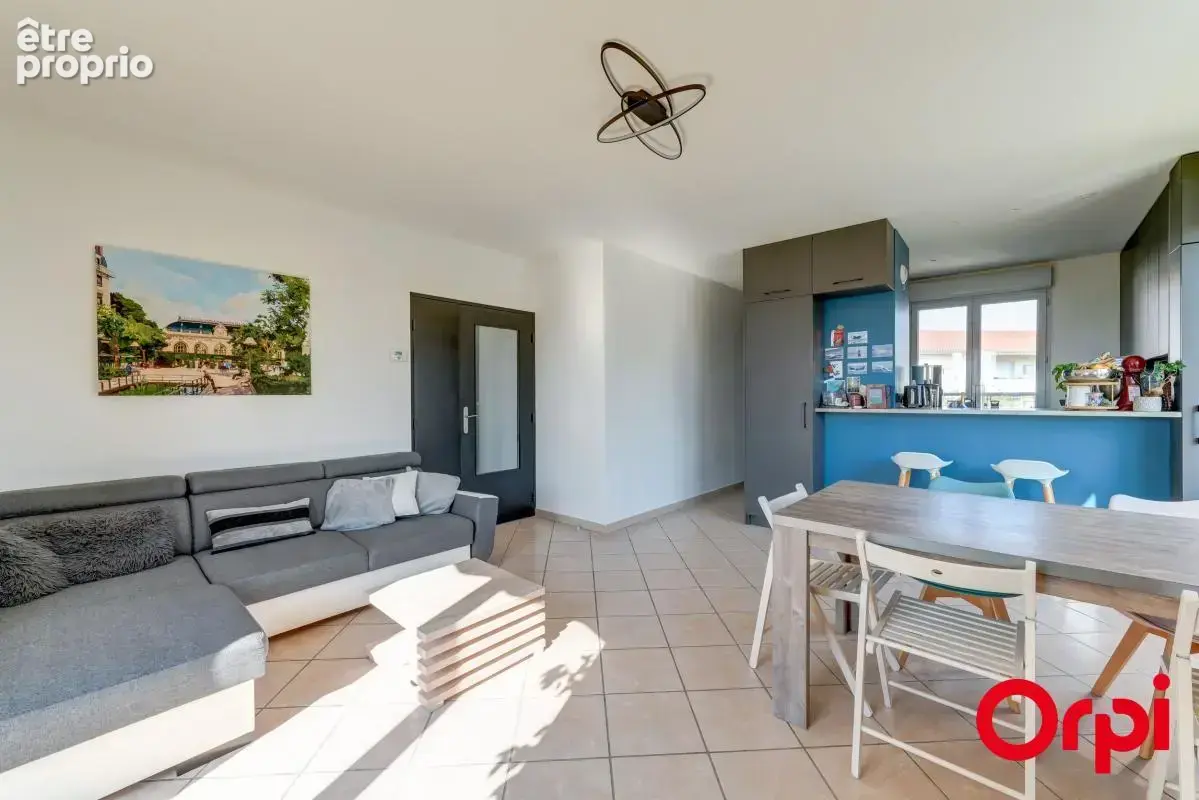 Appartement T4 de 90 m2 au dernier étage - terrasse de 34,10 m2 avec trois orientations - photo 3