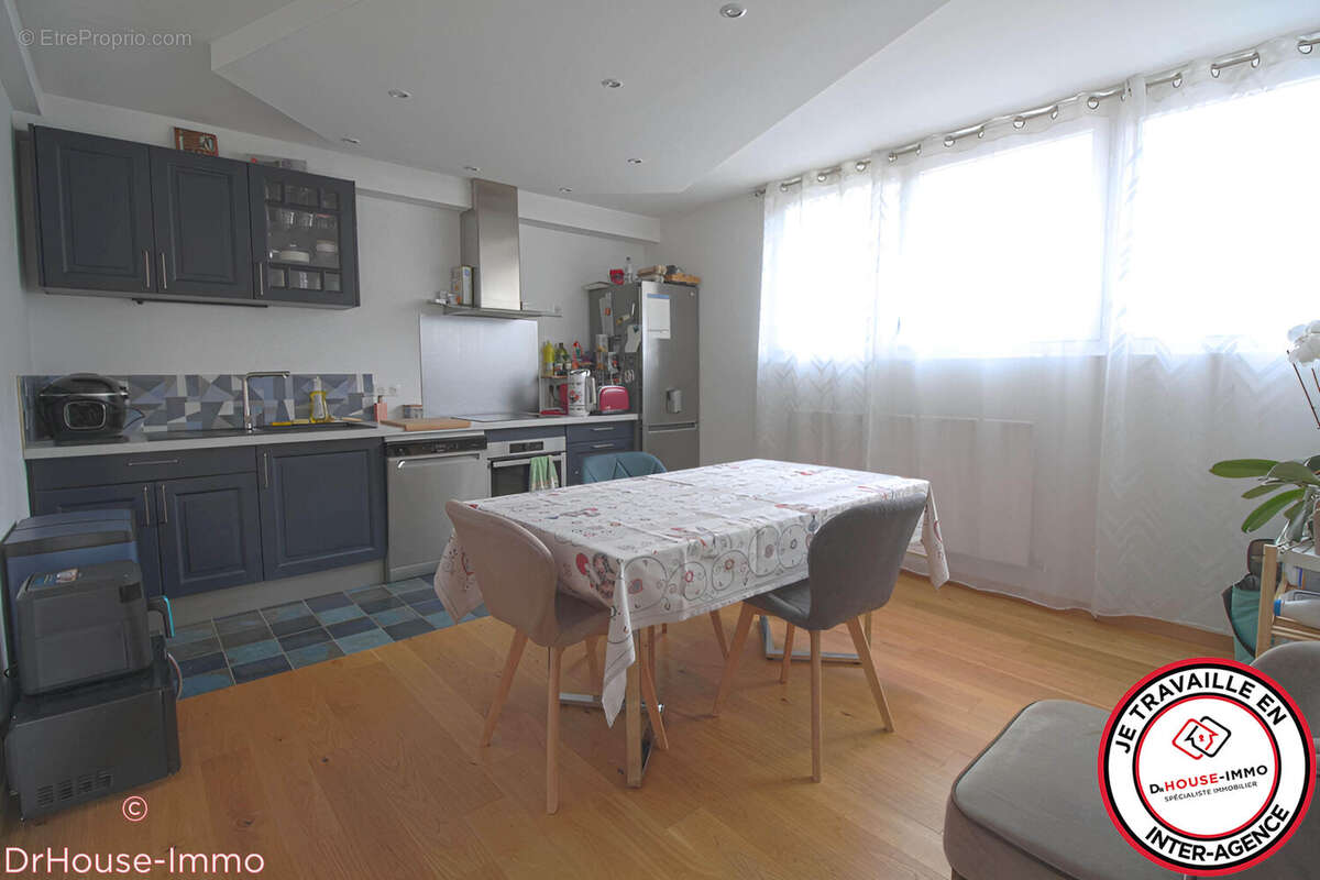 Appartement à FONTENAY-LE-FLEURY